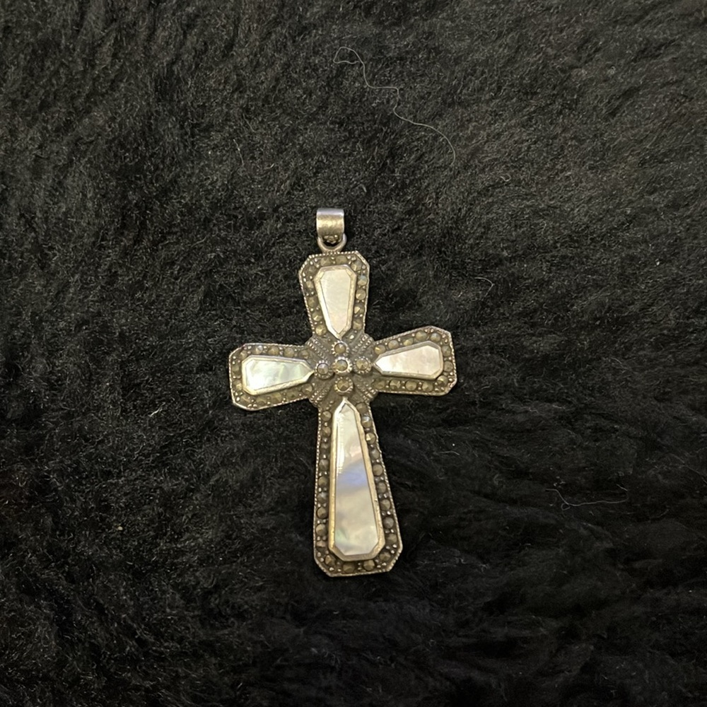 Mother of Pearl & 925 Stamped Sterling Silver Cross - Picture 13 of 17